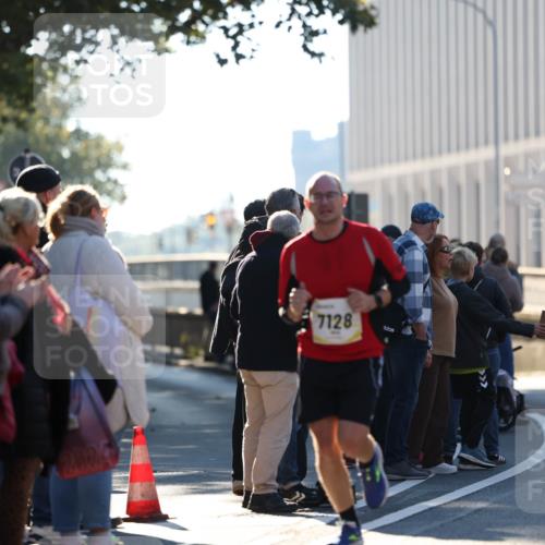 06.10.2024 - 19. swb-Marathon Bremen Michael Strokosch http://msf.ph/oto/7349115 06.10.2024 10:38:36 Laufen 2024, 7128, 831 meine-sportfotos.de