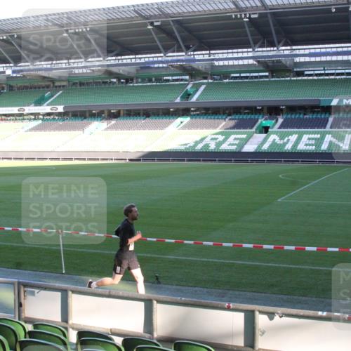 06.10.2024 - 19. swb-Marathon Bremen Yannick Fuchs http://msf.ph/oto/7349116 06.10.2024 10:22:12 Laufen im Stadion 7019, 7376, 7646, 7655, 7839, 7963, 8198, 8292, 8511, 8583, 8602, 8631, 8755, 8781, 8792, 8797, 8956 meine-sportfotos.de