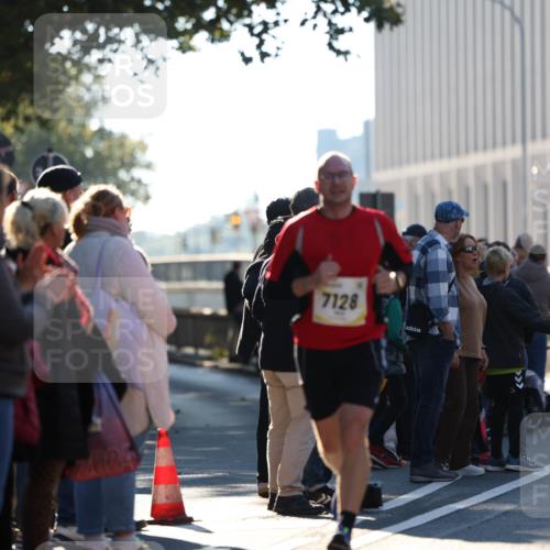06.10.2024 - 19. swb-Marathon Bremen Michael Strokosch http://msf.ph/oto/7349119 06.10.2024 10:38:36 Laufen 70242, 7128 meine-sportfotos.de