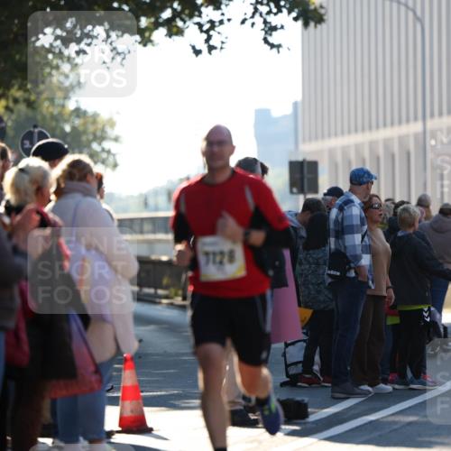 06.10.2024 - 19. swb-Marathon Bremen Michael Strokosch http://msf.ph/oto/7349125 06.10.2024 10:38:36 Laufen 7128 meine-sportfotos.de