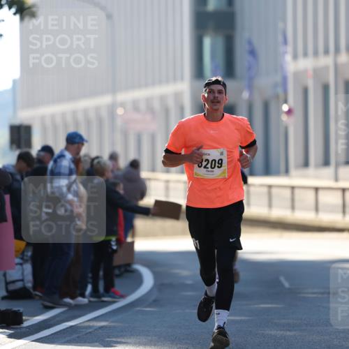 06.10.2024 - 19. swb-Marathon Bremen Michael Strokosch http://msf.ph/oto/7349129 06.10.2024 10:38:37 Laufen 8209 meine-sportfotos.de