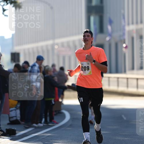 06.10.2024 - 19. swb-Marathon Bremen Michael Strokosch http://msf.ph/oto/7349131 06.10.2024 10:38:37 Laufen 8209 meine-sportfotos.de