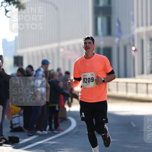 06.10.2024 - 19. swb-Marathon Bremen Michael Strokosch http://msf.ph/oto/7349133 06.10.2024 10:38:38 Laufen 8209 meine-sportfotos.de