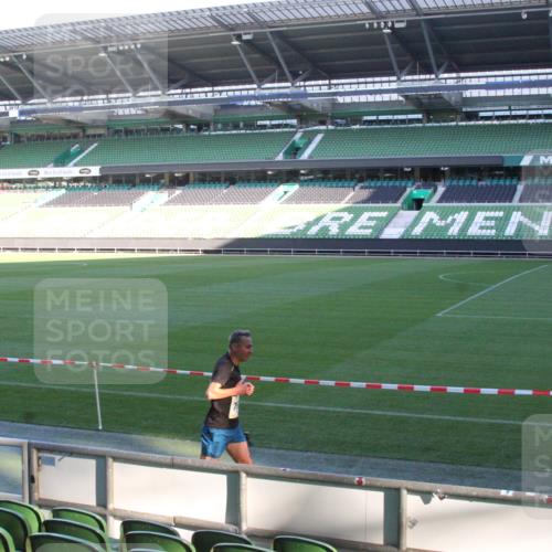 06.10.2024 - 19. swb-Marathon Bremen Yannick Fuchs http://msf.ph/oto/7349136 06.10.2024 10:22:27 Laufen im Stadion 7019, 7157, 7376, 7646, 7655, 7839, 7963, 7993, 8198, 8275, 8292, 8511, 8583, 8631, 8755, 8781, 8797, 8956, 9122 meine-sportfotos.de