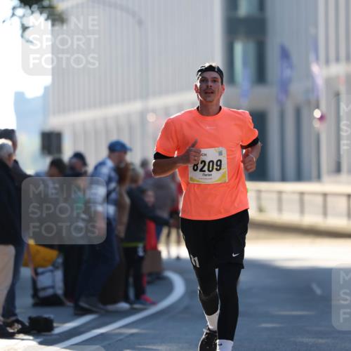 06.10.2024 - 19. swb-Marathon Bremen Michael Strokosch http://msf.ph/oto/7349137 06.10.2024 10:38:38 Laufen 1, 8209 meine-sportfotos.de