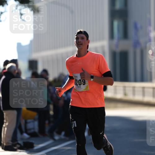 06.10.2024 - 19. swb-Marathon Bremen Michael Strokosch http://msf.ph/oto/7349143 06.10.2024 10:38:38 Laufen 209 meine-sportfotos.de