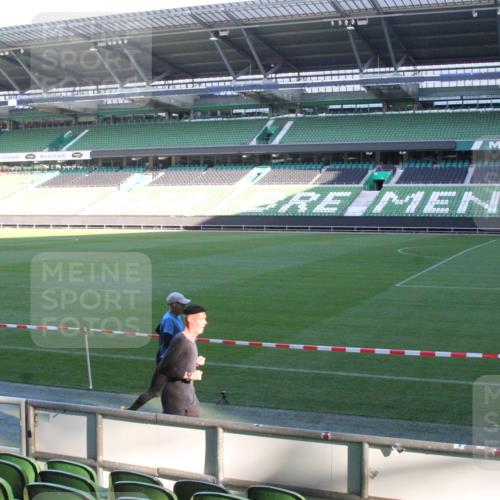 06.10.2024 - 19. swb-Marathon Bremen Yannick Fuchs http://msf.ph/oto/7349151 06.10.2024 10:22:41 Laufen im Stadion 7105, 7157, 7649, 7655, 7993, 8198, 8275, 8466, 8511, 8583, 8755, 8781, 8956, 9033, 9087, 9122 meine-sportfotos.de