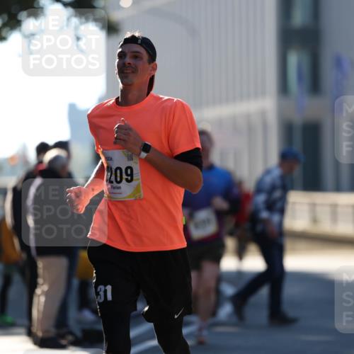 06.10.2024 - 19. swb-Marathon Bremen Michael Strokosch http://msf.ph/oto/7349152 06.10.2024 10:38:39 Laufen 209, 009 meine-sportfotos.de