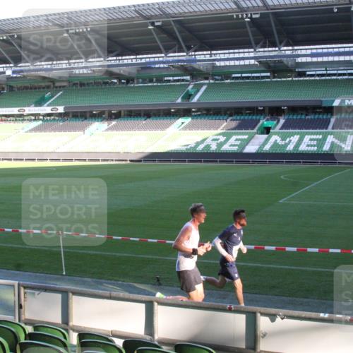 06.10.2024 - 19. swb-Marathon Bremen Yannick Fuchs http://msf.ph/oto/7349170 06.10.2024 10:22:44 Laufen im Stadion 7105, 7157, 7649, 7655, 7993, 8198, 8275, 8466, 8511, 8755, 8781, 8956, 9033, 9087, 9122 meine-sportfotos.de