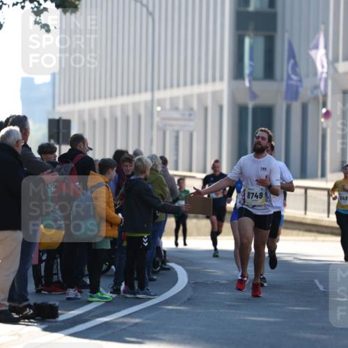 06.10.2024 - 19. swb-Marathon Bremen Michael Strokosch http://msf.ph/oto/7349189 06.10.2024 10:38:49 Laufen 8749, 8481 meine-sportfotos.de