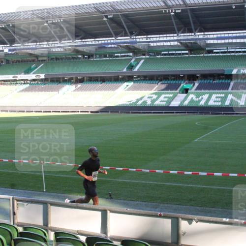 06.10.2024 - 19. swb-Marathon Bremen Yannick Fuchs http://msf.ph/oto/7349191 06.10.2024 10:23:00 Laufen im Stadion 7105, 7157, 7649, 7993, 8275, 8341, 8466, 8511, 8755, 8781, 9033, 9036, 9087, 9122 meine-sportfotos.de