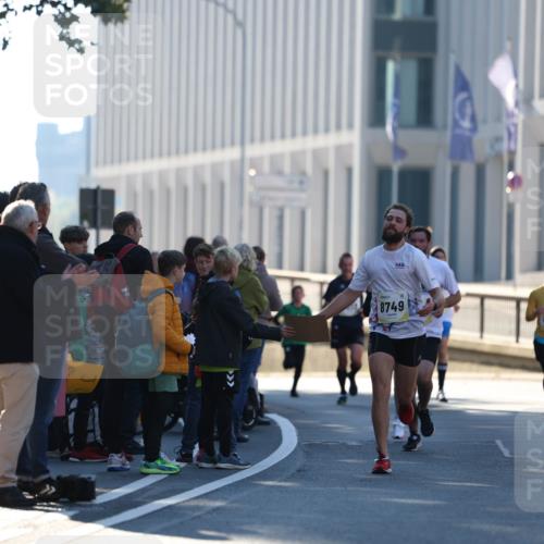 06.10.2024 - 19. swb-Marathon Bremen Michael Strokosch http://msf.ph/oto/7349193 06.10.2024 10:38:49 Laufen 8749 meine-sportfotos.de