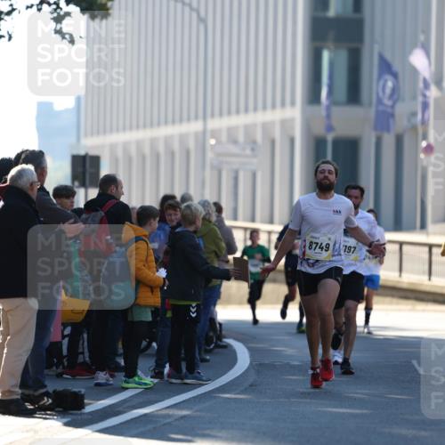 06.10.2024 - 19. swb-Marathon Bremen Michael Strokosch http://msf.ph/oto/7349198 06.10.2024 10:38:49 Laufen 8749, 197, 848 meine-sportfotos.de