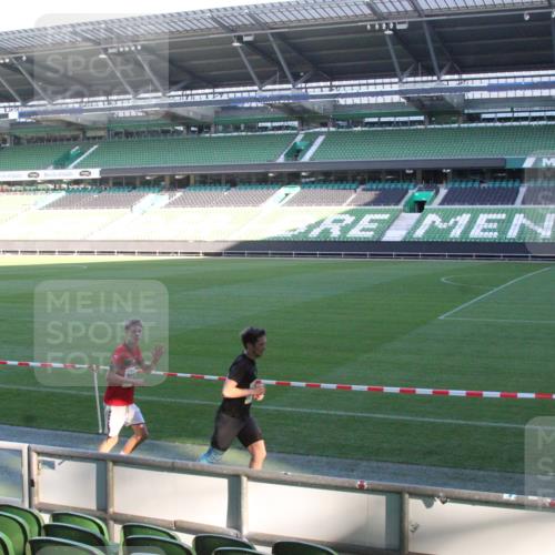 06.10.2024 - 19. swb-Marathon Bremen Yannick Fuchs http://msf.ph/oto/7349216 06.10.2024 10:23:26 Laufen im Stadion 7033, 7105, 7605, 7649, 8120, 8220, 8341, 8447, 8466, 8627, 8726, 8784, 9033, 9036, 9056, 9087 meine-sportfotos.de