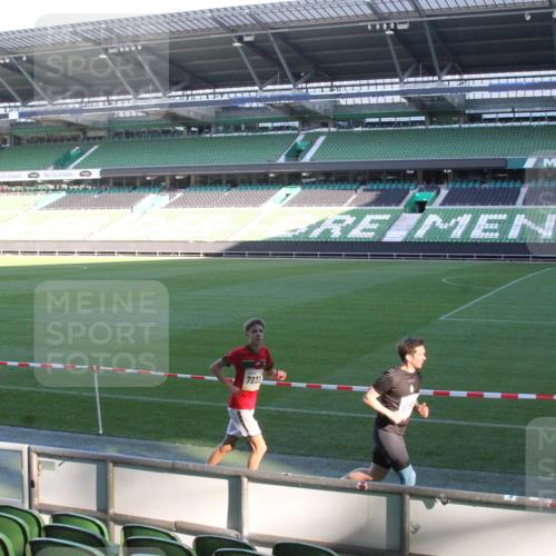 06.10.2024 - 19. swb-Marathon Bremen Yannick Fuchs http://msf.ph/oto/7349220 06.10.2024 10:23:26 Laufen im Stadion 7033, 7105, 7605, 7649, 8120, 8220, 8341, 8447, 8466, 8627, 8726, 8784, 9033, 9036, 9056, 9087 meine-sportfotos.de