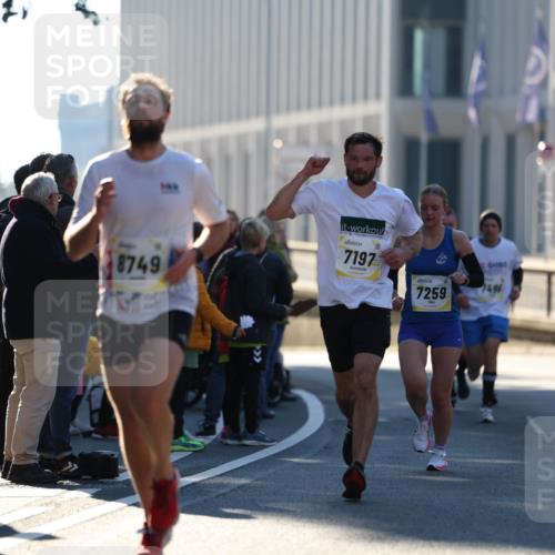 06.10.2024 - 19. swb-Marathon Bremen Michael Strokosch http://msf.ph/oto/7349224 06.10.2024 10:38:52 Laufen 8749, 7197, 7259, 1496, 8481 meine-sportfotos.de