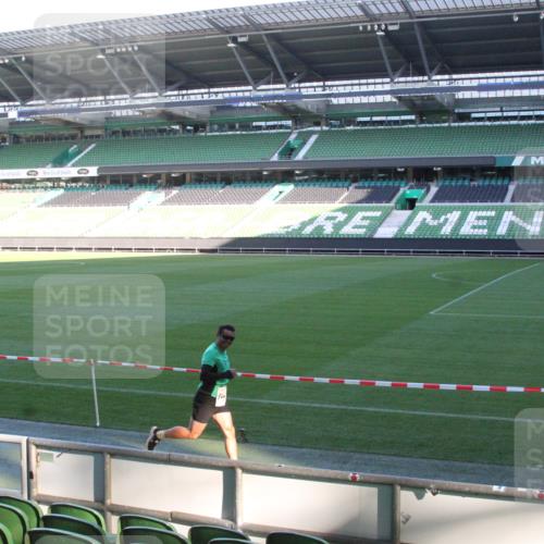 06.10.2024 - 19. swb-Marathon Bremen Yannick Fuchs http://msf.ph/oto/7349225 06.10.2024 10:23:28 Laufen im Stadion 7033, 7105, 7605, 7649, 8120, 8220, 8341, 8447, 8466, 8627, 8726, 8784, 9033, 9036, 9056, 9087 meine-sportfotos.de