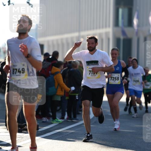 06.10.2024 - 19. swb-Marathon Bremen Michael Strokosch http://msf.ph/oto/7349231 06.10.2024 10:38:52 Laufen 8749, 7157, 7259, 8481 meine-sportfotos.de