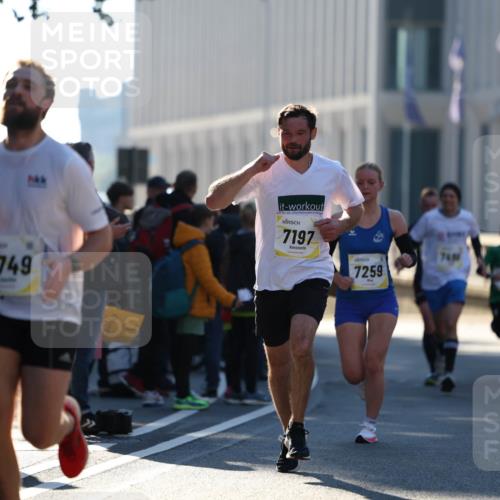 06.10.2024 - 19. swb-Marathon Bremen Michael Strokosch http://msf.ph/oto/7349235 06.10.2024 10:38:53 Laufen 8749, 7197, 7259, 7434, 8481 meine-sportfotos.de