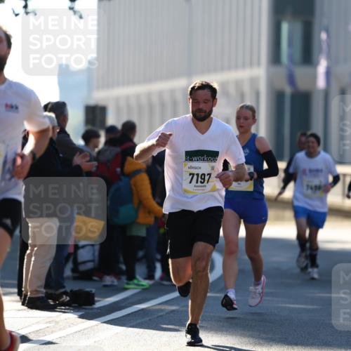 06.10.2024 - 19. swb-Marathon Bremen Michael Strokosch http://msf.ph/oto/7349238 06.10.2024 10:38:53 Laufen 8749, 7197, 7490, 8481 meine-sportfotos.de