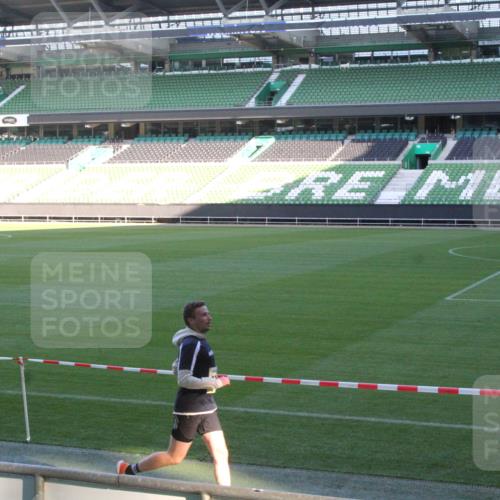 06.10.2024 - 19. swb-Marathon Bremen Yannick Fuchs http://msf.ph/oto/7349241 06.10.2024 10:23:35 Laufen im Stadion 7033, 7523, 7605, 7743, 7964, 8120, 8180, 8220, 8341, 8390, 8447, 8627, 8642, 8726, 8784, 9033, 9036, 9056, 9087 meine-sportfotos.de