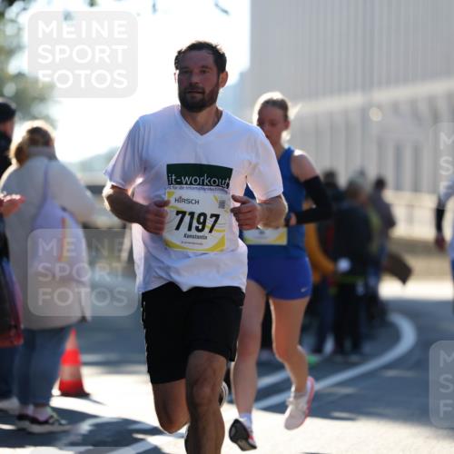 06.10.2024 - 19. swb-Marathon Bremen Michael Strokosch http://msf.ph/oto/7349242 06.10.2024 10:38:54 Laufen 7197 meine-sportfotos.de