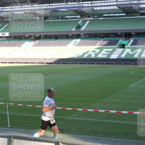 06.10.2024 - 19. swb-Marathon Bremen Yannick Fuchs http://msf.ph/oto/7349246 06.10.2024 10:23:41 Laufen im Stadion 7033, 7523, 7605, 7743, 7964, 8120, 8180, 8220, 8331, 8341, 8390, 8447, 8544, 8571, 8627, 8642, 8726, 8784, 9036, 9052, 9056 meine-sportfotos.de