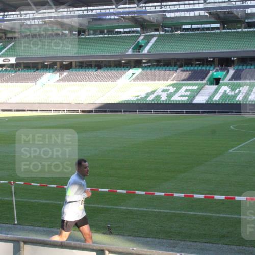 06.10.2024 - 19. swb-Marathon Bremen Yannick Fuchs http://msf.ph/oto/7349261 06.10.2024 10:23:42 Laufen im Stadion 7033, 7523, 7605, 7743, 7964, 8120, 8180, 8220, 8331, 8341, 8390, 8447, 8544, 8571, 8627, 8642, 8726, 8784, 9026, 9036, 9052, 9056 meine-sportfotos.de