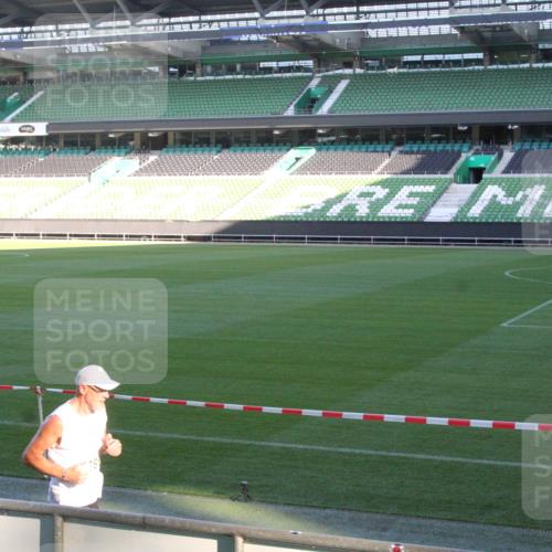 06.10.2024 - 19. swb-Marathon Bremen Yannick Fuchs http://msf.ph/oto/7349272 06.10.2024 10:23:46 Laufen im Stadion 7033, 7523, 7605, 7743, 7964, 8000, 8120, 8180, 8220, 8331, 8390, 8444, 8447, 8544, 8571, 8627, 8642, 8726, 8784, 9026, 9036, 9052, 9056 meine-sportfotos.de