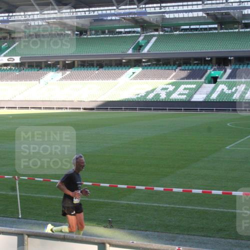06.10.2024 - 19. swb-Marathon Bremen Yannick Fuchs http://msf.ph/oto/7349290 06.10.2024 10:23:51 Laufen im Stadion 7033, 7523, 7605, 7743, 7964, 8000, 8060, 8095, 8120, 8180, 8220, 8331, 8390, 8444, 8447, 8544, 8571, 8627, 8642, 8726, 8784, 8992, 9026, 9052, 9056 meine-sportfotos.de