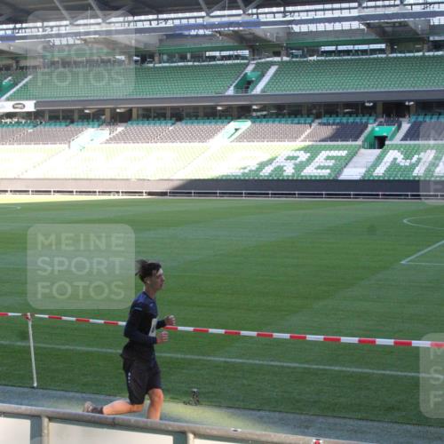 06.10.2024 - 19. swb-Marathon Bremen Yannick Fuchs http://msf.ph/oto/7349323 06.10.2024 10:24:01 Laufen im Stadion 7033, 7128, 7283, 7523, 7579, 7605, 7738, 7743, 7964, 8000, 8060, 8095, 8120, 8180, 8220, 8331, 8383, 8390, 8444, 8446, 8447, 8544, 8571, 8627, 8642, 8656, 8726, 8784, 8974, 8992, 9026, 9052, 9056 meine-sportfotos.de