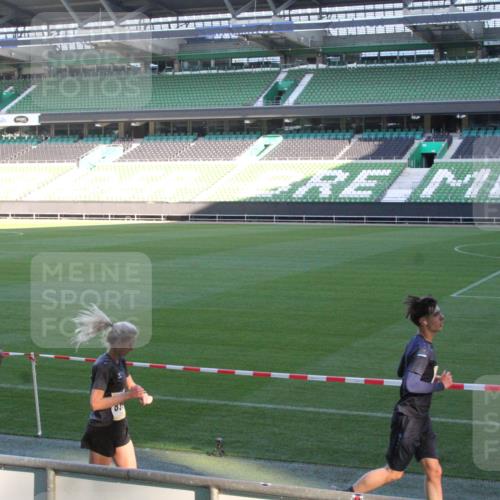 06.10.2024 - 19. swb-Marathon Bremen Yannick Fuchs http://msf.ph/oto/7349327 06.10.2024 10:24:01 Laufen im Stadion 7033, 7128, 7283, 7523, 7579, 7605, 7738, 7743, 7964, 8000, 8060, 8095, 8120, 8180, 8220, 8331, 8383, 8390, 8444, 8446, 8447, 8544, 8571, 8627, 8642, 8656, 8726, 8784, 8974, 8992, 9026, 9052, 9056 meine-sportfotos.de