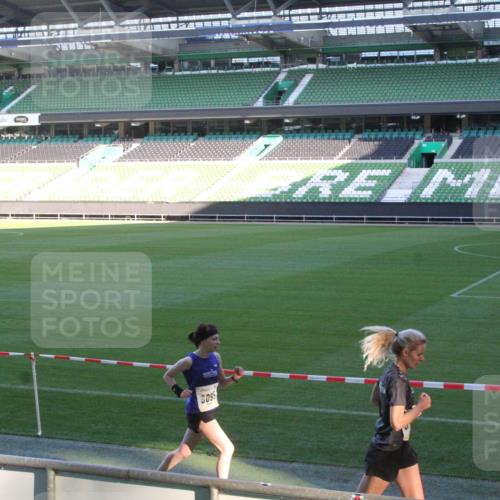 06.10.2024 - 19. swb-Marathon Bremen Yannick Fuchs http://msf.ph/oto/7349336 06.10.2024 10:24:02 Laufen im Stadion 7033, 7128, 7283, 7523, 7579, 7605, 7738, 7743, 7964, 8000, 8060, 8095, 8120, 8180, 8220, 8331, 8383, 8390, 8444, 8446, 8447, 8544, 8571, 8627, 8642, 8656, 8726, 8784, 8974, 8992, 9026, 9052, 9056, 9082 meine-sportfotos.de