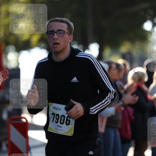 06.10.2024 - 19. swb-Marathon Bremen Michael Strokosch http://msf.ph/oto/7349341 06.10.2024 10:39:08 Laufen 7906 meine-sportfotos.de