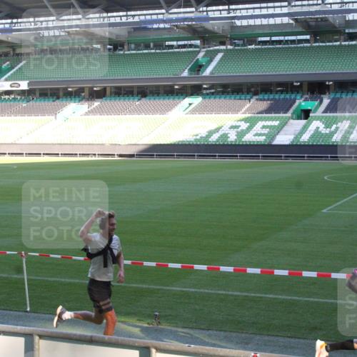 06.10.2024 - 19. swb-Marathon Bremen Yannick Fuchs http://msf.ph/oto/7349347 06.10.2024 10:24:06 Laufen im Stadion 7033, 7128, 7196, 7283, 7523, 7579, 7584, 7605, 7738, 7743, 7964, 8000, 8060, 8095, 8120, 8180, 8220, 8331, 8383, 8390, 8441, 8444, 8446, 8447, 8544, 8571, 8642, 8656, 8726, 8784, 8974, 8992, 9026, 9052, 9056, 9082 meine-sportfotos.de