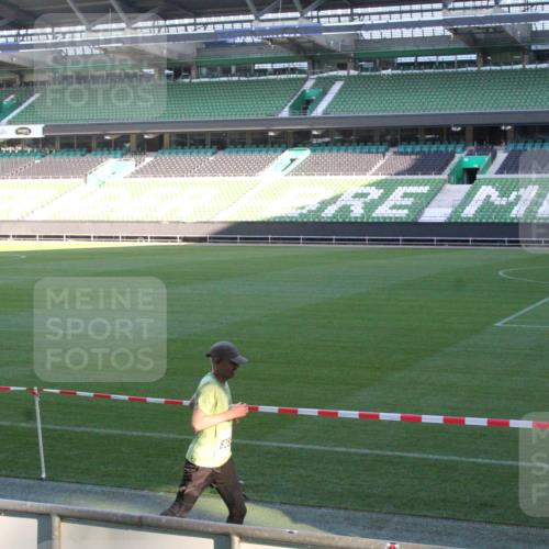 06.10.2024 - 19. swb-Marathon Bremen Yannick Fuchs http://msf.ph/oto/7349350 06.10.2024 10:24:07 Laufen im Stadion 7033, 7128, 7196, 7283, 7523, 7579, 7584, 7605, 7738, 7743, 7964, 8000, 8060, 8095, 8120, 8180, 8220, 8331, 8383, 8390, 8441, 8444, 8446, 8447, 8544, 8571, 8642, 8656, 8726, 8974, 8992, 9026, 9052, 9056, 9082 meine-sportfotos.de