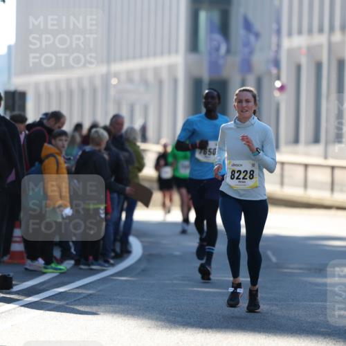 06.10.2024 - 19. swb-Marathon Bremen Michael Strokosch http://msf.ph/oto/7349359 06.10.2024 10:39:13 Laufen 7650, 8228 meine-sportfotos.de