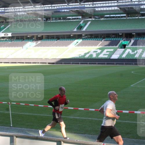 06.10.2024 - 19. swb-Marathon Bremen Yannick Fuchs http://msf.ph/oto/7349372 06.10.2024 10:24:10 Laufen im Stadion 7033, 7081, 7128, 7196, 7283, 7523, 7579, 7584, 7605, 7738, 7743, 7964, 8000, 8060, 8095, 8180, 8220, 8331, 8383, 8390, 8441, 8444, 8446, 8447, 8544, 8571, 8642, 8656, 8726, 8831, 8974, 8992, 9026, 9052, 9056, 9082 meine-sportfotos.de