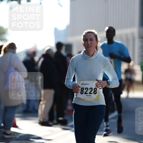 06.10.2024 - 19. swb-Marathon Bremen Michael Strokosch http://msf.ph/oto/7349391 06.10.2024 10:39:15 Laufen 8228 meine-sportfotos.de