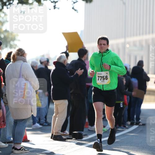 06.10.2024 - 19. swb-Marathon Bremen Michael Strokosch http://msf.ph/oto/7349409 06.10.2024 10:39:19 Laufen 7756 meine-sportfotos.de