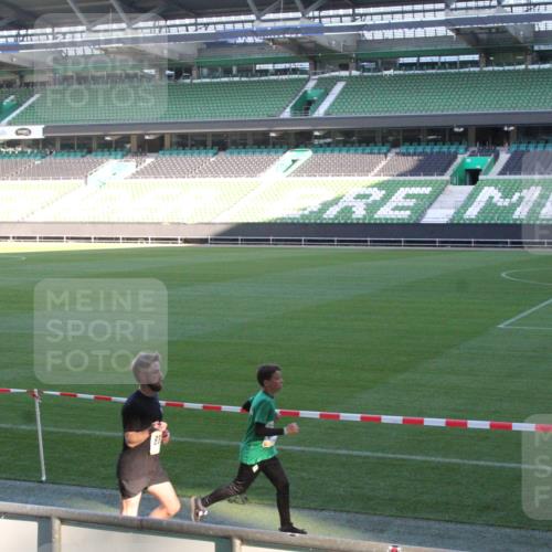 06.10.2024 - 19. swb-Marathon Bremen Yannick Fuchs http://msf.ph/oto/7349412 06.10.2024 10:24:23 Laufen im Stadion 7081, 7128, 7196, 7283, 7523, 7536, 7555, 7579, 7584, 7738, 7743, 7759, 7964, 8000, 8060, 8094, 8095, 8180, 8331, 8383, 8390, 8441, 8444, 8446, 8544, 8571, 8642, 8654, 8656, 8785, 8813, 8831, 8974, 8992, 9019, 9026, 9052, 9082, 9124 meine-sportfotos.de