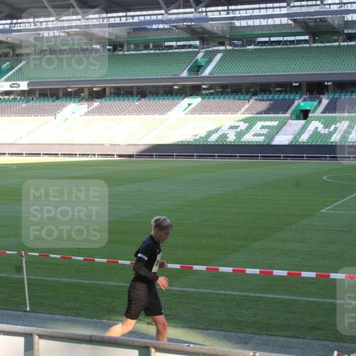 06.10.2024 - 19. swb-Marathon Bremen Yannick Fuchs http://msf.ph/oto/7349425 06.10.2024 10:24:29 Laufen im Stadion 7081, 7128, 7196, 7283, 7523, 7536, 7555, 7579, 7584, 7738, 7743, 7759, 7964, 8000, 8060, 8094, 8095, 8180, 8331, 8383, 8390, 8441, 8444, 8446, 8454, 8544, 8571, 8642, 8654, 8656, 8785, 8813, 8831, 8974, 8992, 9019, 9026, 9052, 9064, 9082, 9124 meine-sportfotos.de