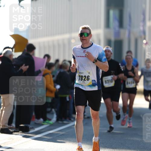 06.10.2024 - 19. swb-Marathon Bremen Michael Strokosch http://msf.ph/oto/7349439 06.10.2024 10:39:23 Laufen 7826, 8310, 8454, 7771 meine-sportfotos.de