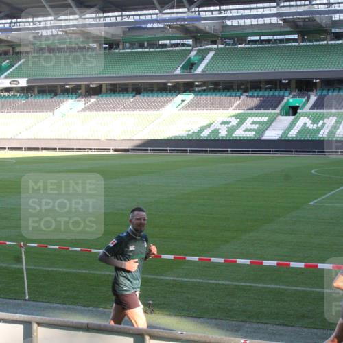 06.10.2024 - 19. swb-Marathon Bremen Yannick Fuchs http://msf.ph/oto/7349442 06.10.2024 10:24:31 Laufen im Stadion 7081, 7128, 7196, 7283, 7523, 7536, 7555, 7579, 7584, 7738, 7743, 7759, 7964, 8000, 8060, 8094, 8095, 8226, 8331, 8383, 8441, 8444, 8446, 8454, 8544, 8571, 8654, 8656, 8785, 8813, 8831, 8974, 8992, 9019, 9026, 9052, 9064, 9082, 9124 meine-sportfotos.de