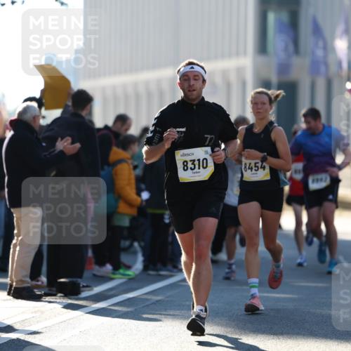 06.10.2024 - 19. swb-Marathon Bremen Michael Strokosch http://msf.ph/oto/7349451 06.10.2024 10:39:24 Laufen 26, 72, 8310, 8454, 1242, 7771 meine-sportfotos.de
