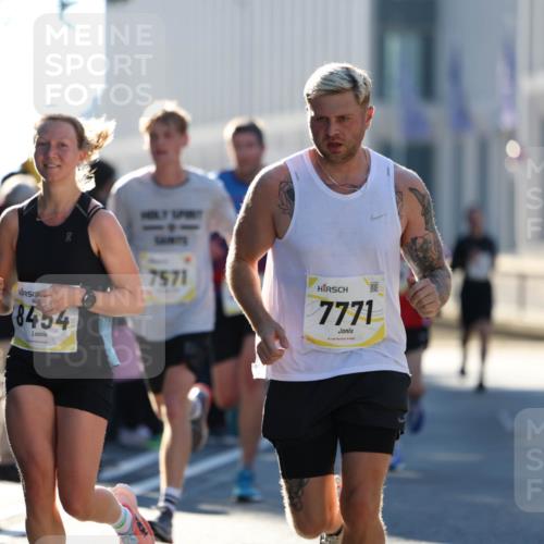 06.10.2024 - 19. swb-Marathon Bremen Michael Strokosch http://msf.ph/oto/7349467 06.10.2024 10:39:26 Laufen 8454, 7571, 7771 meine-sportfotos.de