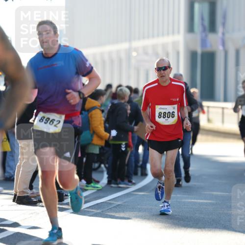 06.10.2024 - 19. swb-Marathon Bremen Michael Strokosch http://msf.ph/oto/7349474 06.10.2024 10:39:28 Laufen 8962, 8806 meine-sportfotos.de