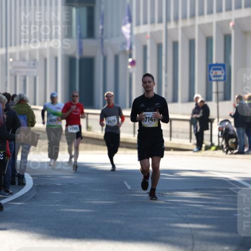 06.10.2024 - 19. swb-Marathon Bremen Michael Strokosch http://msf.ph/oto/7349491 06.10.2024 10:39:30 Laufen 714 meine-sportfotos.de