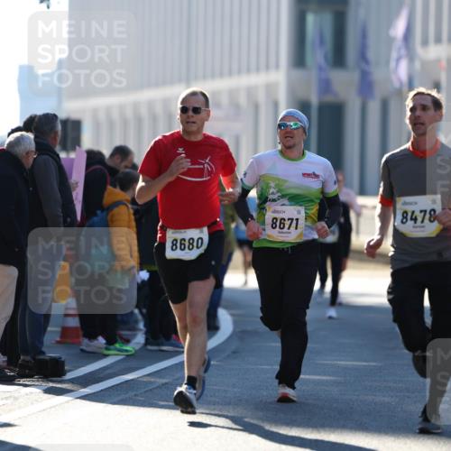 06.10.2024 - 19. swb-Marathon Bremen Michael Strokosch http://msf.ph/oto/7349512 06.10.2024 10:39:37 Laufen 8680, 8671, 8478 meine-sportfotos.de