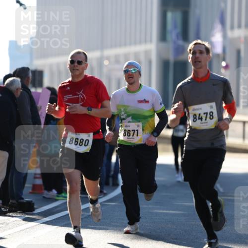 06.10.2024 - 19. swb-Marathon Bremen Michael Strokosch http://msf.ph/oto/7349518 06.10.2024 10:39:37 Laufen 8680, 8671, 16, 8478 meine-sportfotos.de